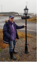 Ordf�rande med ny belysningsstolpe!